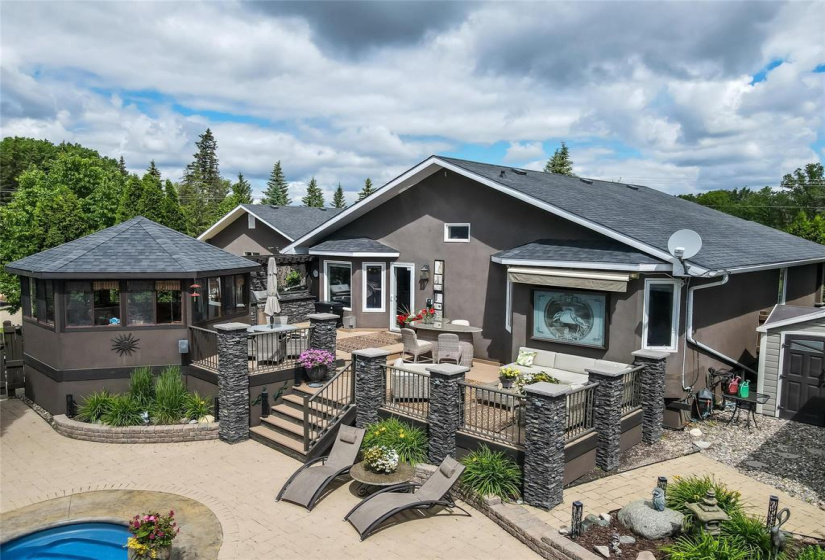 51159 Poirier, 3 Bedrooms Bedrooms, 9 Rooms Rooms,3 BathroomsBathrooms,Residential,For Sale,Poirier