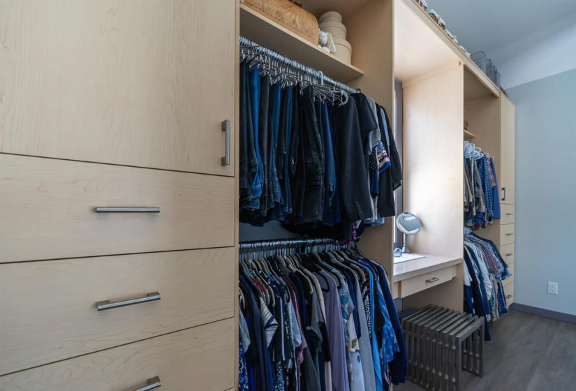 15’ walk through closet