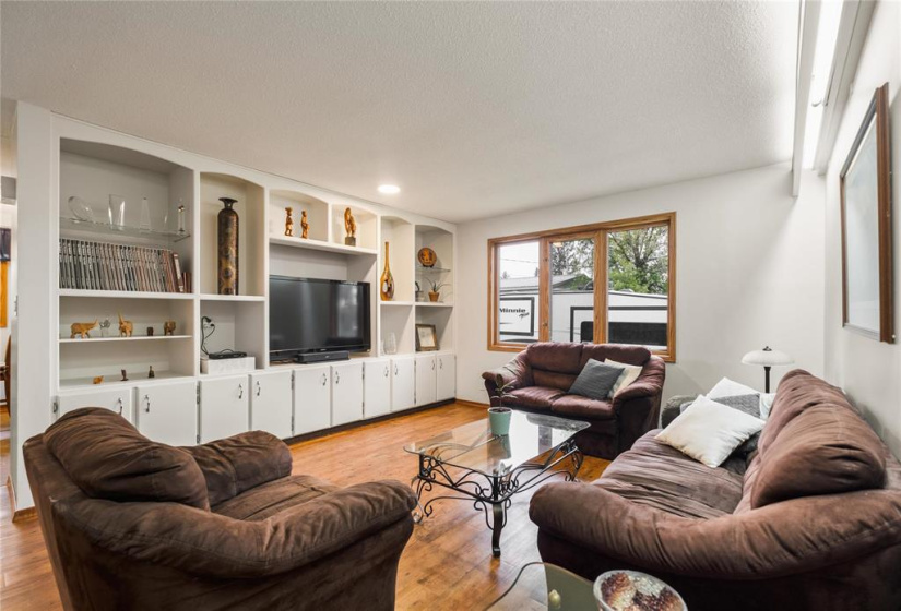 453 Sarah, 4 Bedrooms Bedrooms, 16 Rooms Rooms,3 BathroomsBathrooms,Residential,For Sale,Sarah