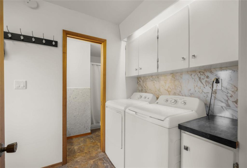 453 Sarah, 4 Bedrooms Bedrooms, 16 Rooms Rooms,3 BathroomsBathrooms,Residential,For Sale,Sarah