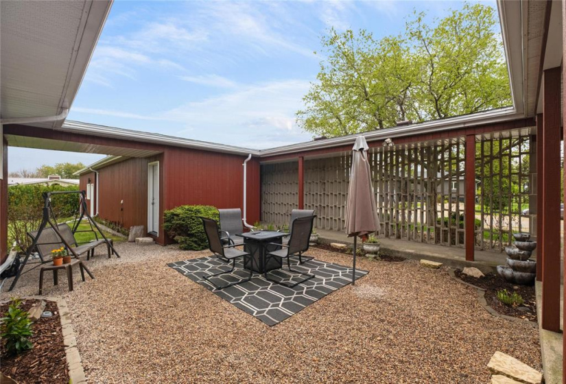 453 Sarah, 4 Bedrooms Bedrooms, 16 Rooms Rooms,3 BathroomsBathrooms,Residential,For Sale,Sarah