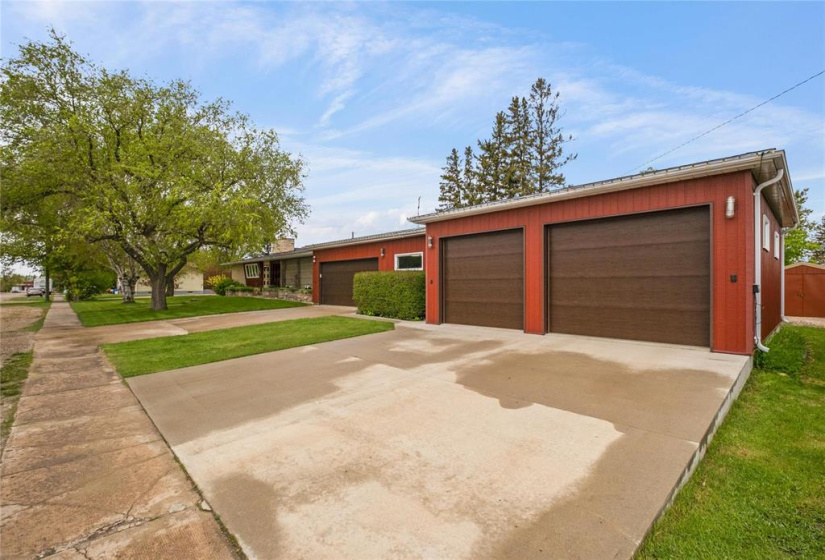453 Sarah, 4 Bedrooms Bedrooms, 16 Rooms Rooms,3 BathroomsBathrooms,Residential,For Sale,Sarah