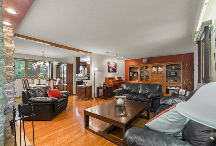 453 Sarah, 4 Bedrooms Bedrooms, 16 Rooms Rooms,3 BathroomsBathrooms,Residential,For Sale,Sarah