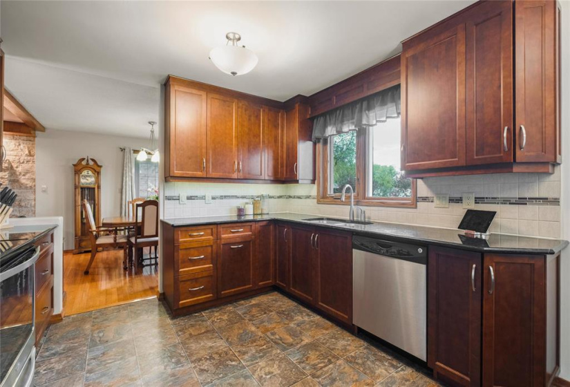 453 Sarah, 4 Bedrooms Bedrooms, 16 Rooms Rooms,3 BathroomsBathrooms,Residential,For Sale,Sarah
