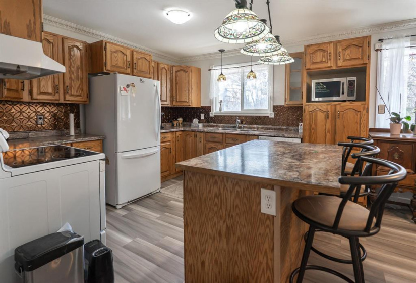 25109 35 N, 3 Bedrooms Bedrooms, 9 Rooms Rooms,2 BathroomsBathrooms,Residential,For Sale,35 N