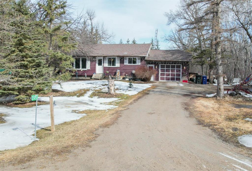 25109 35 N, 3 Bedrooms Bedrooms, 9 Rooms Rooms,2 BathroomsBathrooms,Residential,For Sale,35 N