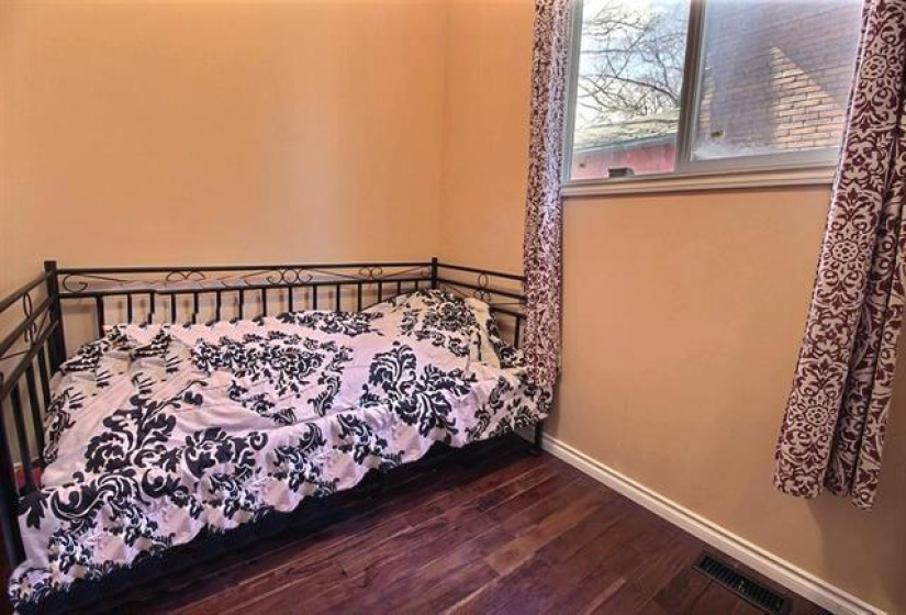 371 Boyd, 3 Bedrooms Bedrooms, 9 Rooms Rooms,1 BathroomBathrooms,Residential,For Sale,Boyd