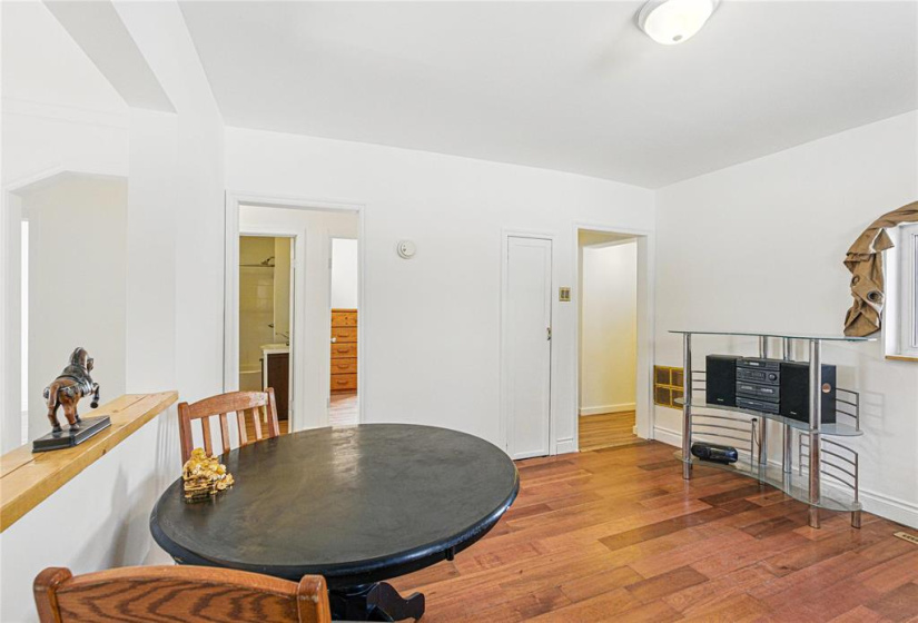 1897 Bannatyne, 2 Bedrooms Bedrooms, 6 Rooms Rooms,1 BathroomBathrooms,Residential,For Sale,Bannatyne