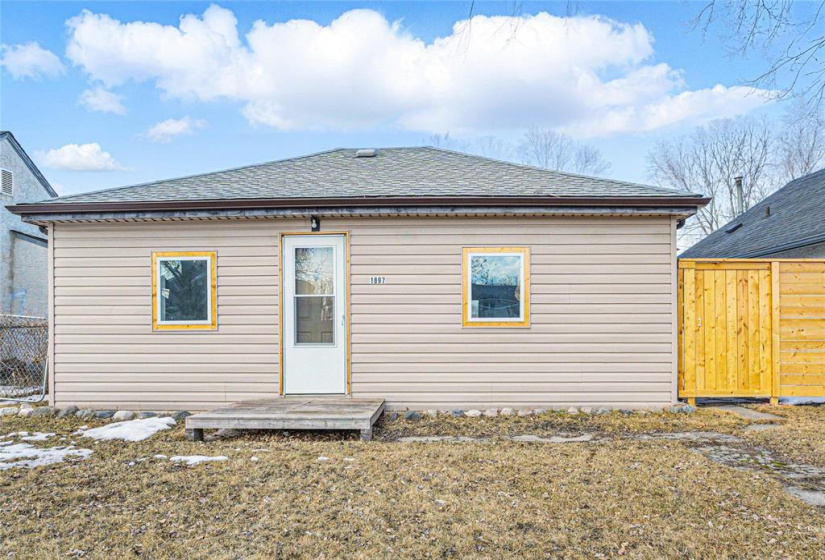 Shingles 2023. Maintained exterior.