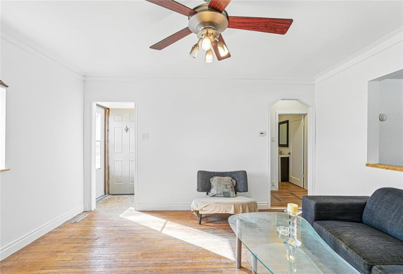 1897 Bannatyne, 2 Bedrooms Bedrooms, 6 Rooms Rooms,1 BathroomBathrooms,Residential,For Sale,Bannatyne