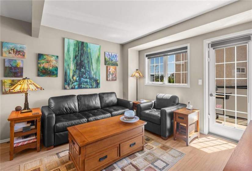 20 Ancaster, 2 Bedrooms Bedrooms, 8 Rooms Rooms,1 BathroomBathrooms,Condominium,For Sale,Ancaster