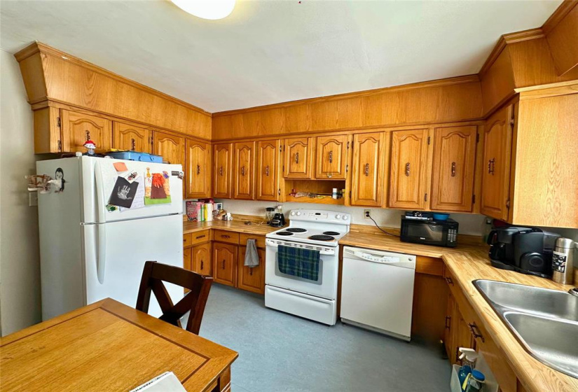 main floor eat in kitchen