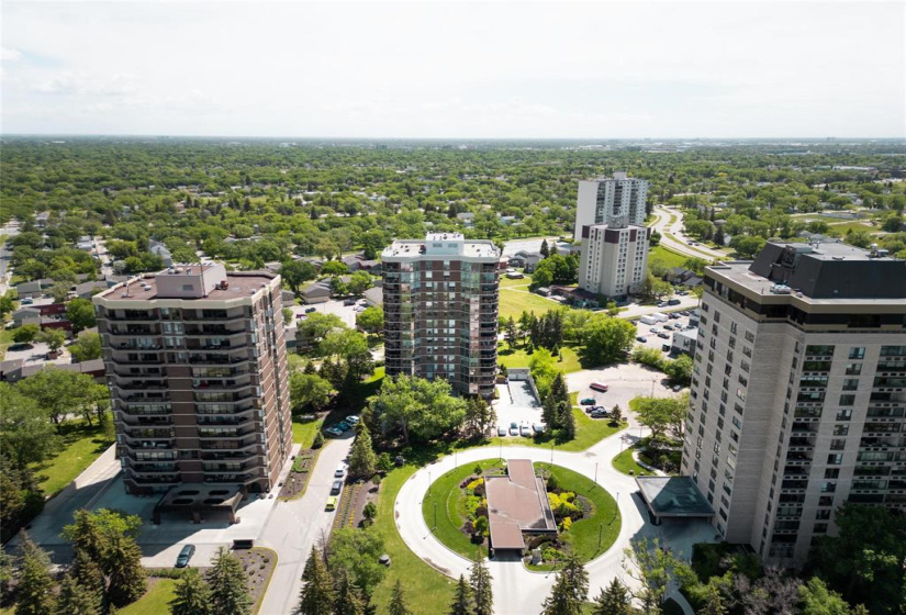 180 Tuxedo, 2 Bedrooms Bedrooms, 9 Rooms Rooms,2 BathroomsBathrooms,Condominium,For Sale,Tuxedo