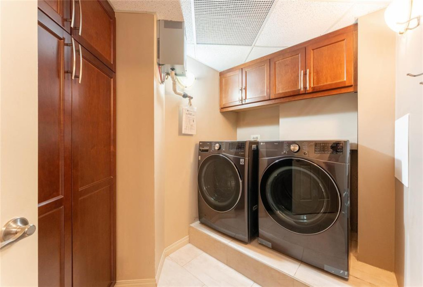 180 Tuxedo, 2 Bedrooms Bedrooms, 9 Rooms Rooms,2 BathroomsBathrooms,Condominium,For Sale,Tuxedo