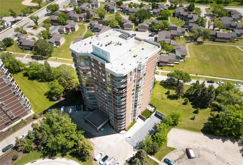 180 Tuxedo, 2 Bedrooms Bedrooms, 9 Rooms Rooms,2 BathroomsBathrooms,Condominium,For Sale,Tuxedo