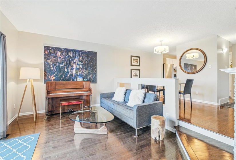 73 Apple, 3 Bedrooms Bedrooms, 9 Rooms Rooms,1 BathroomBathrooms,Condominium,For Sale,Apple
