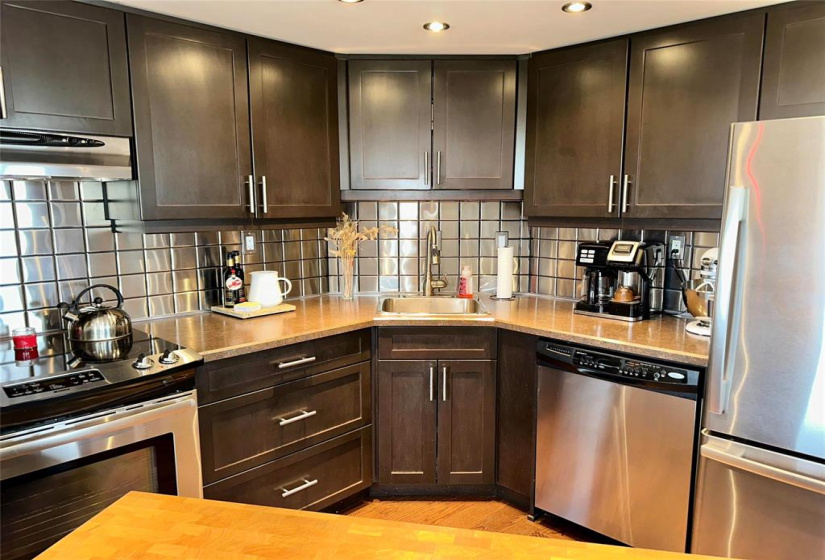 1720 Pembina, 2 Bedrooms Bedrooms, 10 Rooms Rooms,2 BathroomsBathrooms,Condominium,For Sale,Pembina