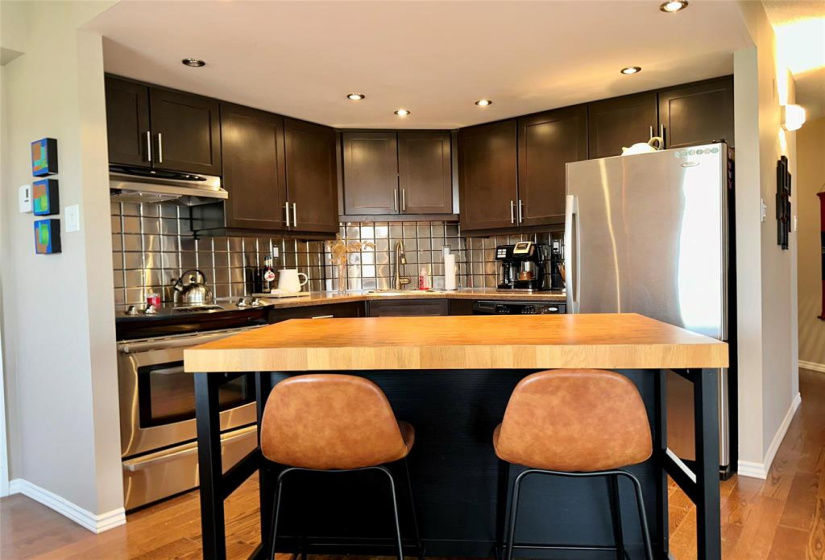 1720 Pembina, 2 Bedrooms Bedrooms, 10 Rooms Rooms,2 BathroomsBathrooms,Condominium,For Sale,Pembina
