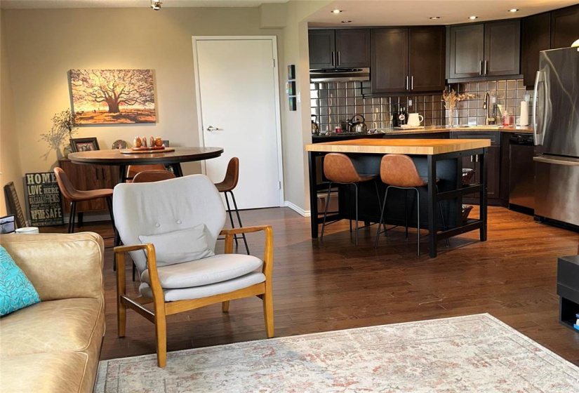 1720 Pembina, 2 Bedrooms Bedrooms, 10 Rooms Rooms,2 BathroomsBathrooms,Condominium,For Sale,Pembina