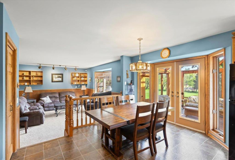 633 Sioux, 5 Bedrooms Bedrooms, 15 Rooms Rooms,3 BathroomsBathrooms,Residential,For Sale,Sioux