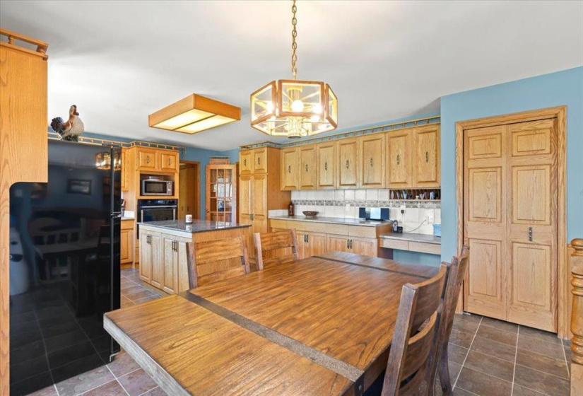 633 Sioux, 5 Bedrooms Bedrooms, 15 Rooms Rooms,3 BathroomsBathrooms,Residential,For Sale,Sioux