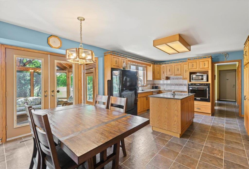 633 Sioux, 5 Bedrooms Bedrooms, 15 Rooms Rooms,3 BathroomsBathrooms,Residential,For Sale,Sioux
