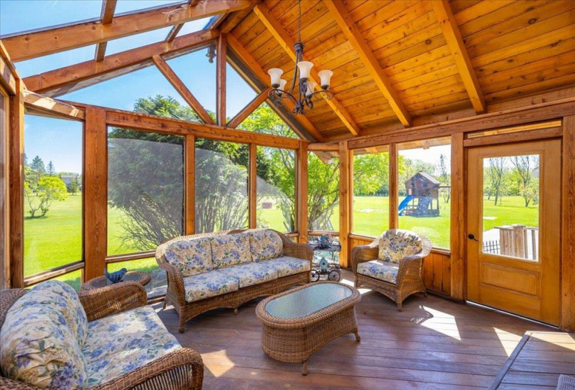 633 Sioux, 5 Bedrooms Bedrooms, 15 Rooms Rooms,3 BathroomsBathrooms,Residential,For Sale,Sioux