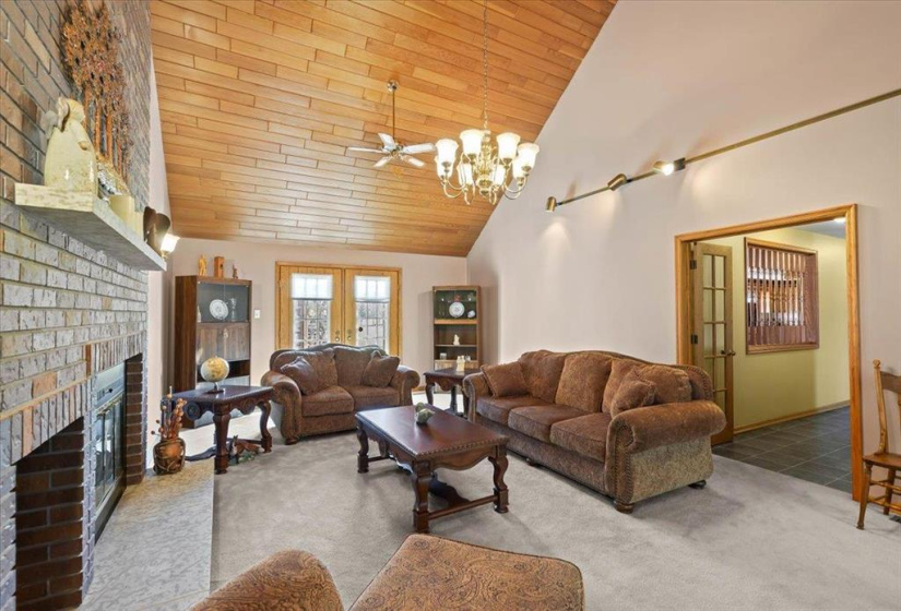633 Sioux, 5 Bedrooms Bedrooms, 15 Rooms Rooms,3 BathroomsBathrooms,Residential,For Sale,Sioux
