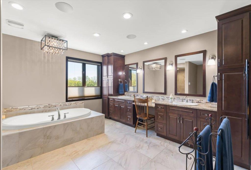 633 Sioux, 5 Bedrooms Bedrooms, 15 Rooms Rooms,3 BathroomsBathrooms,Residential,For Sale,Sioux