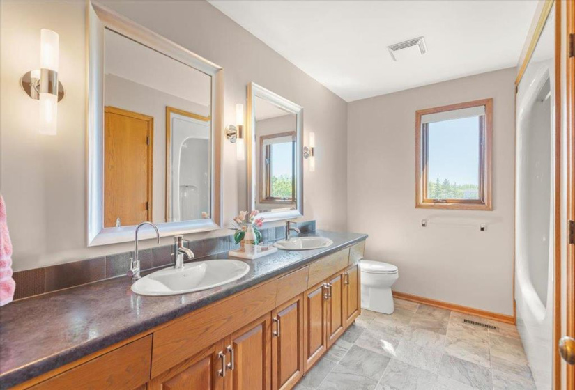 633 Sioux, 5 Bedrooms Bedrooms, 15 Rooms Rooms,3 BathroomsBathrooms,Residential,For Sale,Sioux