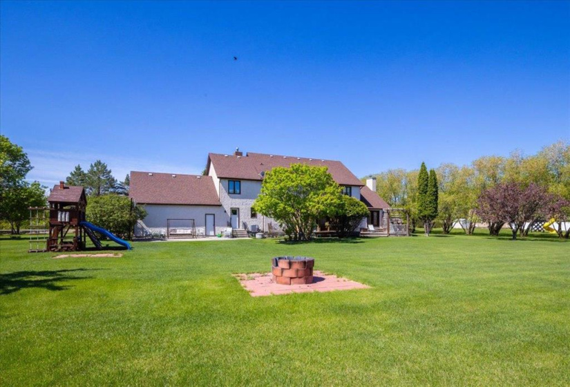 633 Sioux, 5 Bedrooms Bedrooms, 15 Rooms Rooms,3 BathroomsBathrooms,Residential,For Sale,Sioux