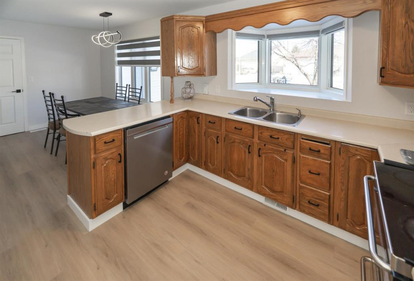 344 Rose Hill, 4 Bedrooms Bedrooms, 21 Rooms Rooms,3 BathroomsBathrooms,Residential,For Sale,Rose Hill
