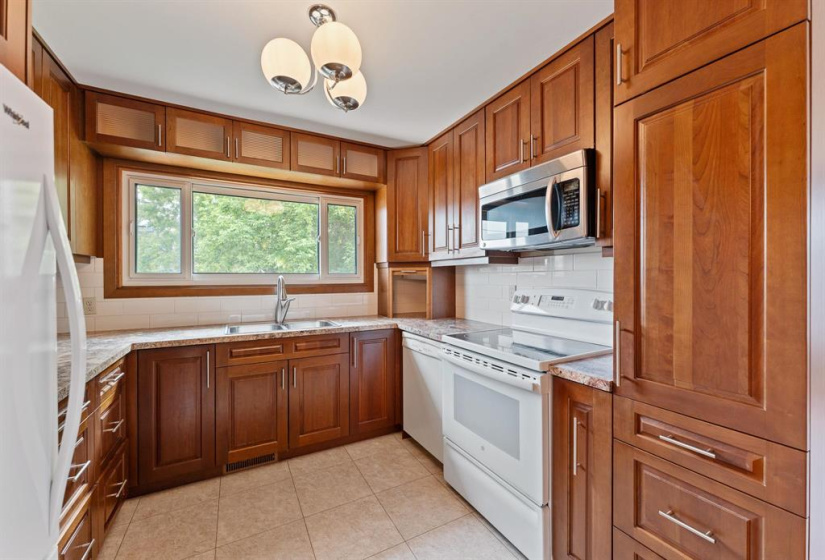 213 Sterling, 4 Bedrooms Bedrooms, 12 Rooms Rooms,2 BathroomsBathrooms,Residential,For Sale,Sterling
