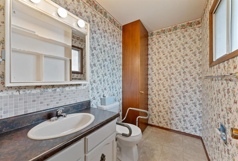 213 Sterling, 4 Bedrooms Bedrooms, 12 Rooms Rooms,2 BathroomsBathrooms,Residential,For Sale,Sterling