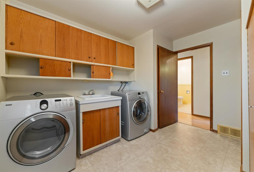 213 Sterling, 4 Bedrooms Bedrooms, 12 Rooms Rooms,2 BathroomsBathrooms,Residential,For Sale,Sterling