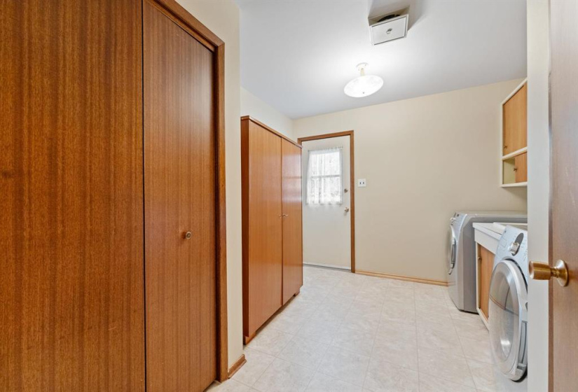 213 Sterling, 4 Bedrooms Bedrooms, 12 Rooms Rooms,2 BathroomsBathrooms,Residential,For Sale,Sterling
