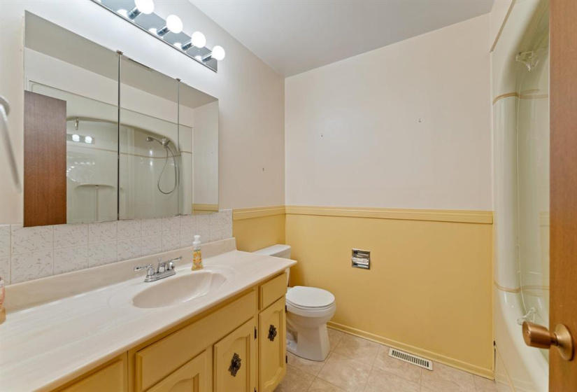 213 Sterling, 4 Bedrooms Bedrooms, 12 Rooms Rooms,2 BathroomsBathrooms,Residential,For Sale,Sterling