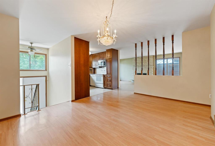 213 Sterling, 4 Bedrooms Bedrooms, 12 Rooms Rooms,2 BathroomsBathrooms,Residential,For Sale,Sterling