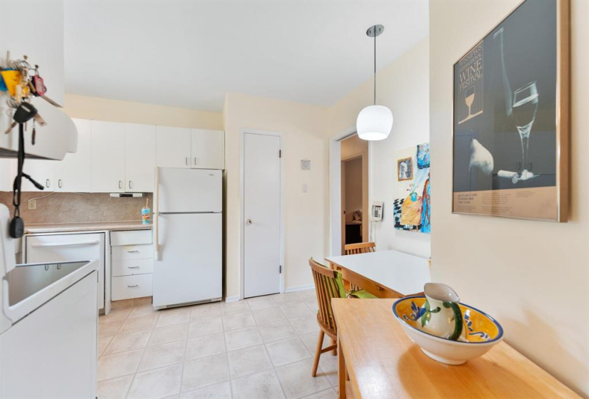 610 Lindsay, 3 Bedrooms Bedrooms, 11 Rooms Rooms,2 BathroomsBathrooms,Residential,For Sale,Lindsay