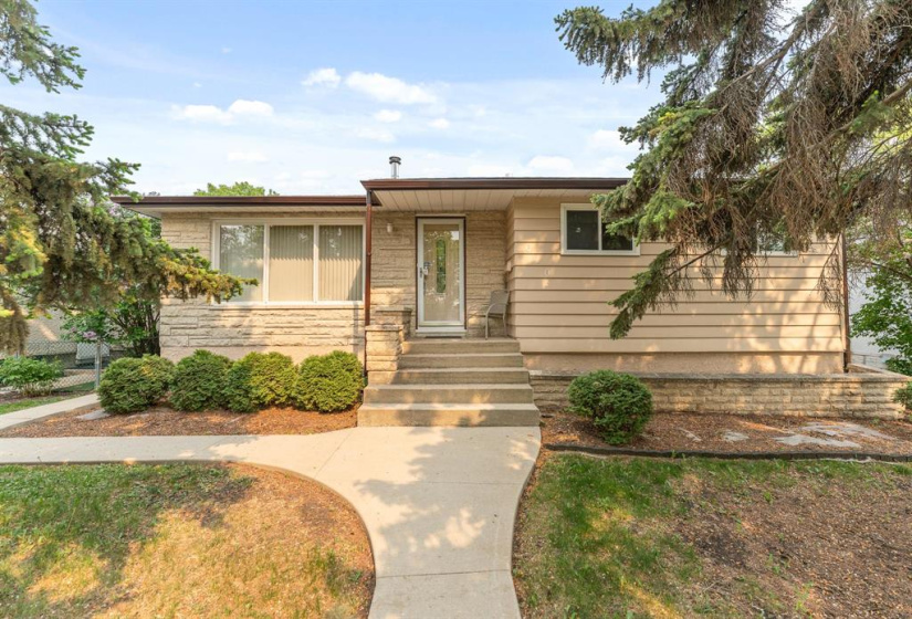 610 Lindsay, 3 Bedrooms Bedrooms, 11 Rooms Rooms,2 BathroomsBathrooms,Residential,For Sale,Lindsay
