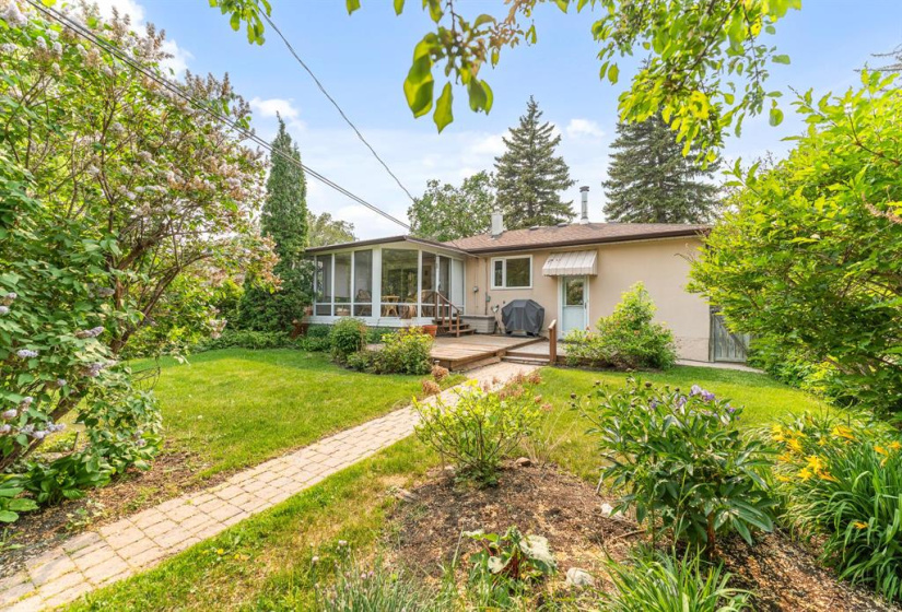610 Lindsay, 3 Bedrooms Bedrooms, 11 Rooms Rooms,2 BathroomsBathrooms,Residential,For Sale,Lindsay