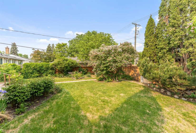 610 Lindsay, 3 Bedrooms Bedrooms, 11 Rooms Rooms,2 BathroomsBathrooms,Residential,For Sale,Lindsay
