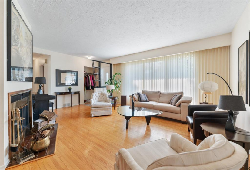 610 Lindsay, 3 Bedrooms Bedrooms, 11 Rooms Rooms,2 BathroomsBathrooms,Residential,For Sale,Lindsay