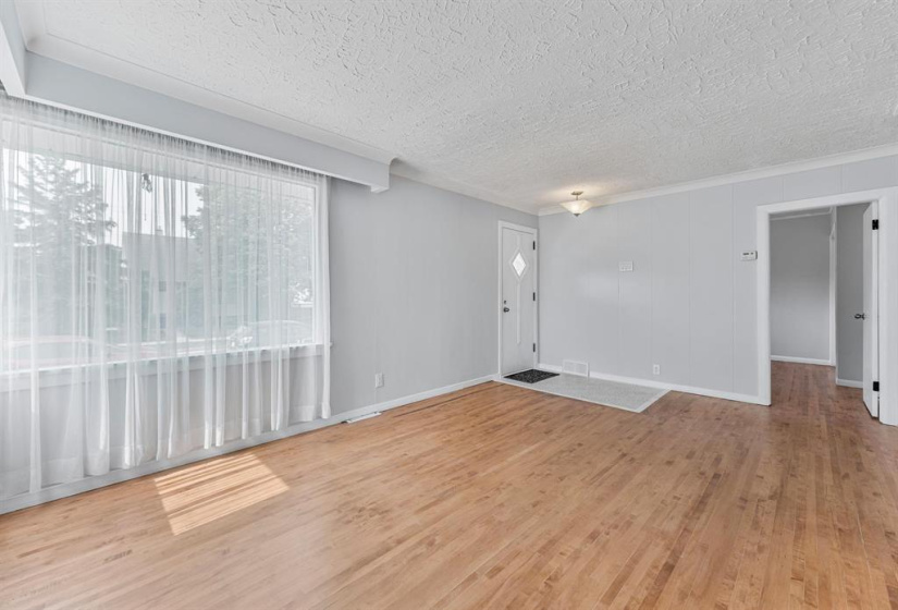 723 Harbison, 2 Bedrooms Bedrooms, 5 Rooms Rooms,1 BathroomBathrooms,Residential,For Sale,Harbison
