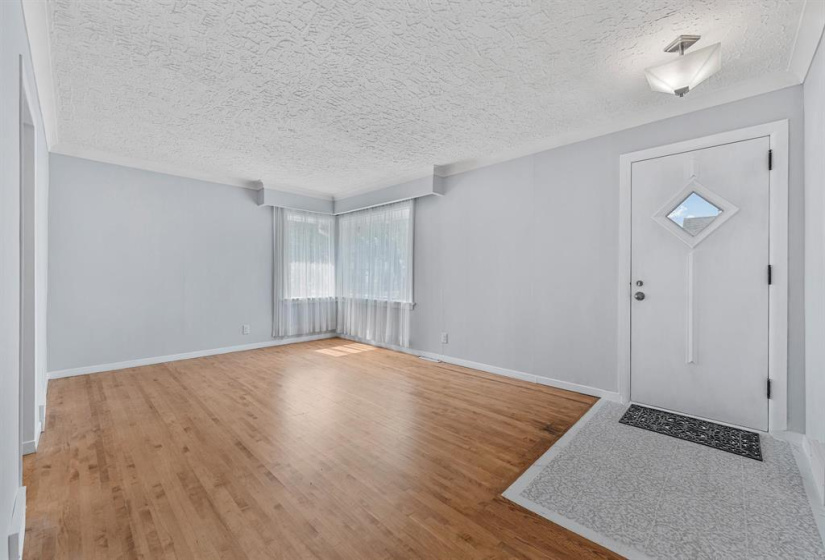 723 Harbison, 2 Bedrooms Bedrooms, 5 Rooms Rooms,1 BathroomBathrooms,Residential,For Sale,Harbison