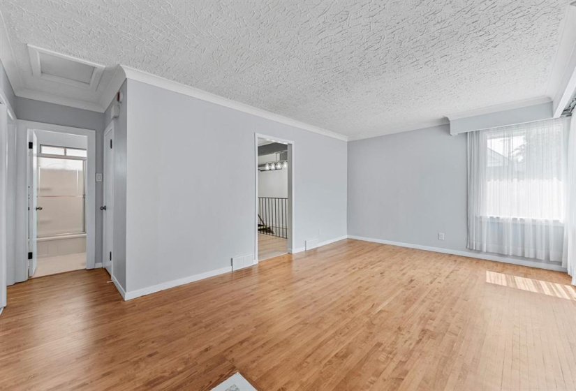 723 Harbison, 2 Bedrooms Bedrooms, 5 Rooms Rooms,1 BathroomBathrooms,Residential,For Sale,Harbison