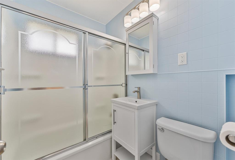 723 Harbison, 2 Bedrooms Bedrooms, 5 Rooms Rooms,1 BathroomBathrooms,Residential,For Sale,Harbison