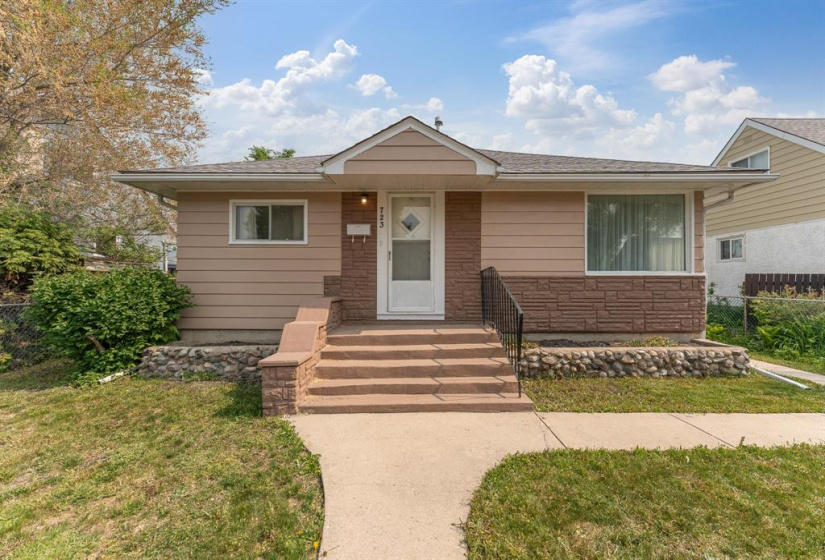 723 Harbison, 2 Bedrooms Bedrooms, 5 Rooms Rooms,1 BathroomBathrooms,Residential,For Sale,Harbison