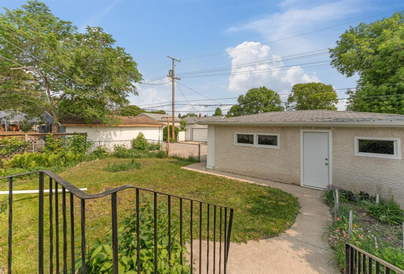 723 Harbison, 2 Bedrooms Bedrooms, 5 Rooms Rooms,1 BathroomBathrooms,Residential,For Sale,Harbison