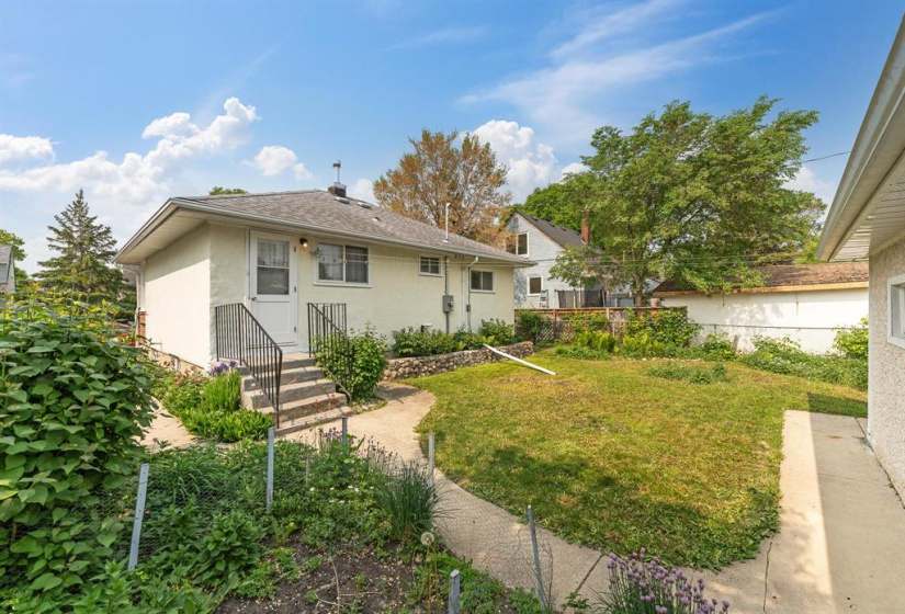 723 Harbison, 2 Bedrooms Bedrooms, 5 Rooms Rooms,1 BathroomBathrooms,Residential,For Sale,Harbison
